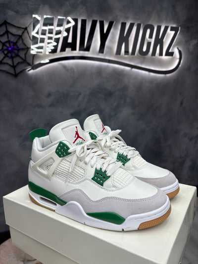 Jordan 4 Retro SB Pine Green Image